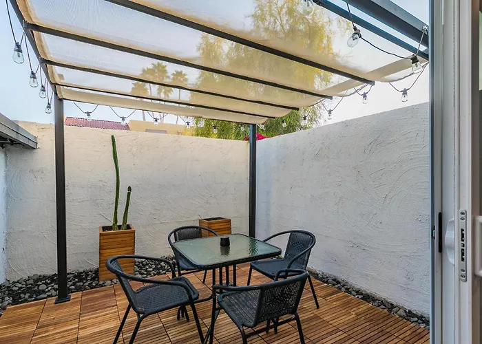 Location, Huge Pool, Upgraded Unit
