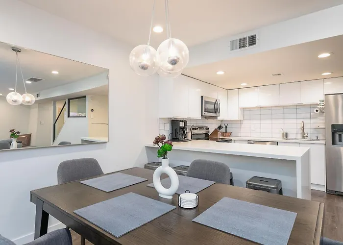 Location, Huge Pool, Upgraded Unit Apartment *