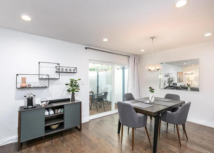 Location, Huge Pool, Upgraded Unit * Scottsdale