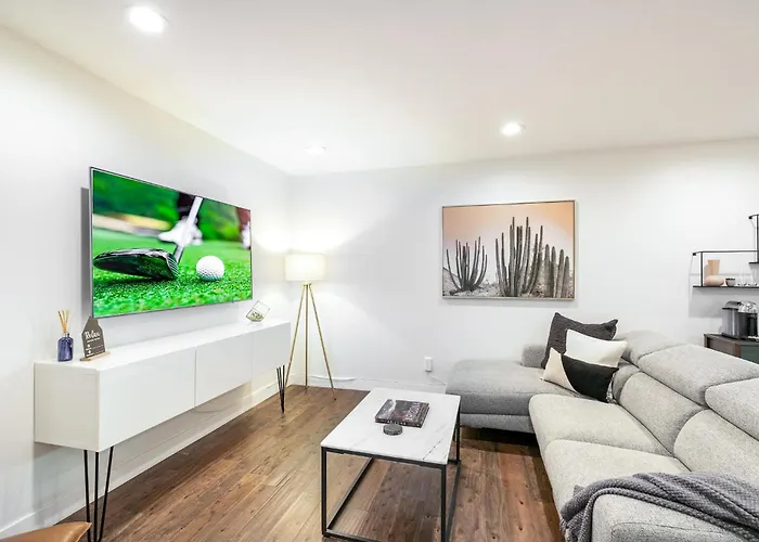 Location, Huge Pool, Upgraded Unit Apartment