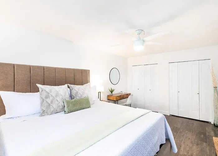 Location, Huge Pool, Upgraded Unit * Scottsdale