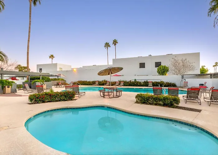 Location, Huge Pool, Upgraded Unit Scottsdale