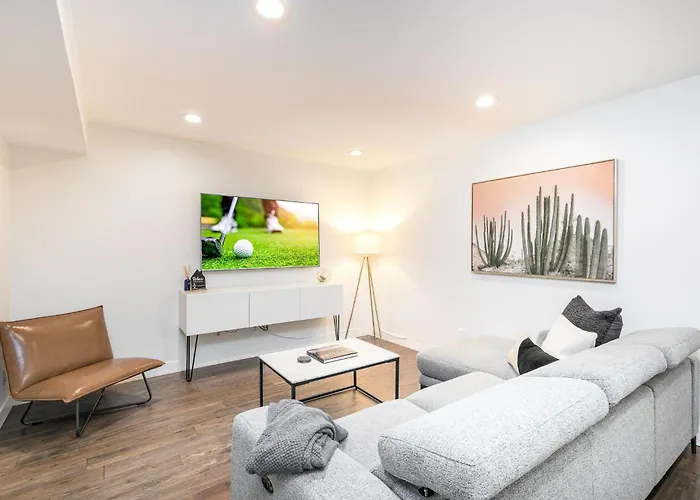 Location, Huge Pool, Upgraded Unit Apartment