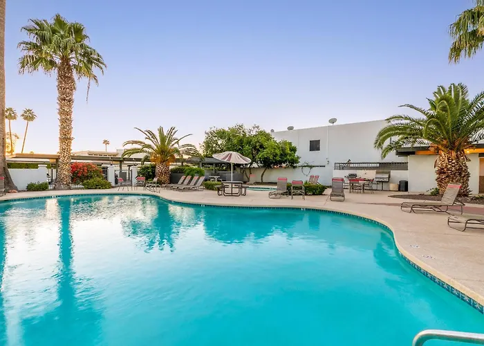 Location, Huge Pool, Upgraded Unit Scottsdale